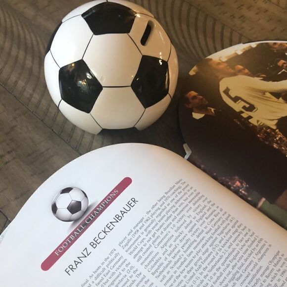 🥅 ⚽️ Soccer ⚽️ Set Vegan Leather Book with Pele Stars ⭐️ of Soccer Ball Bank 🏦 - Picture 9 of 17